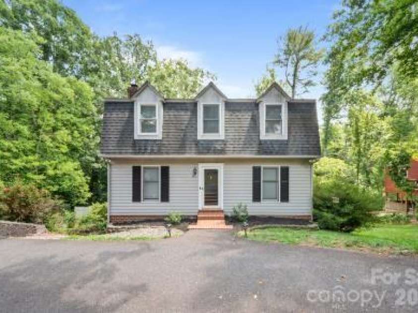 112 Wedgewood Drive, Morganton, NC 28655.  MLS# CAR4399919, YatesRealty ID 41860. 