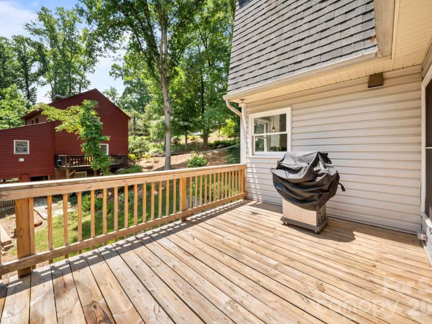 112 Wedgewood Drive, Morganton, NC 28655.  MLS# CAR4399919, YatesRealty ID 41860. 