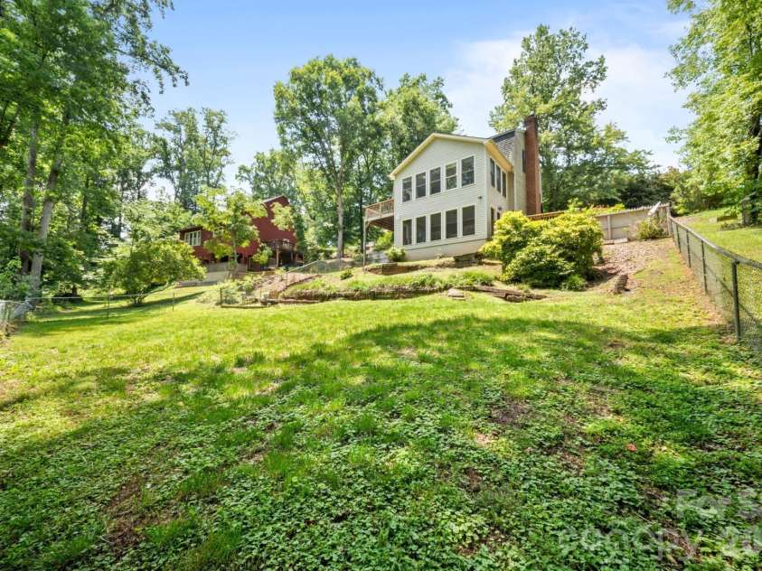112 Wedgewood Drive, Morganton, NC 28655.  MLS# CAR4399919, YatesRealty ID 41860. 