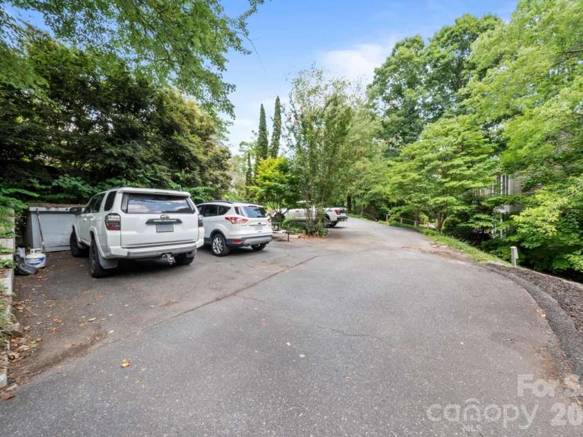 112 Wedgewood Drive, Morganton, NC 28655.  MLS# CAR4399919, YatesRealty ID 41860. 