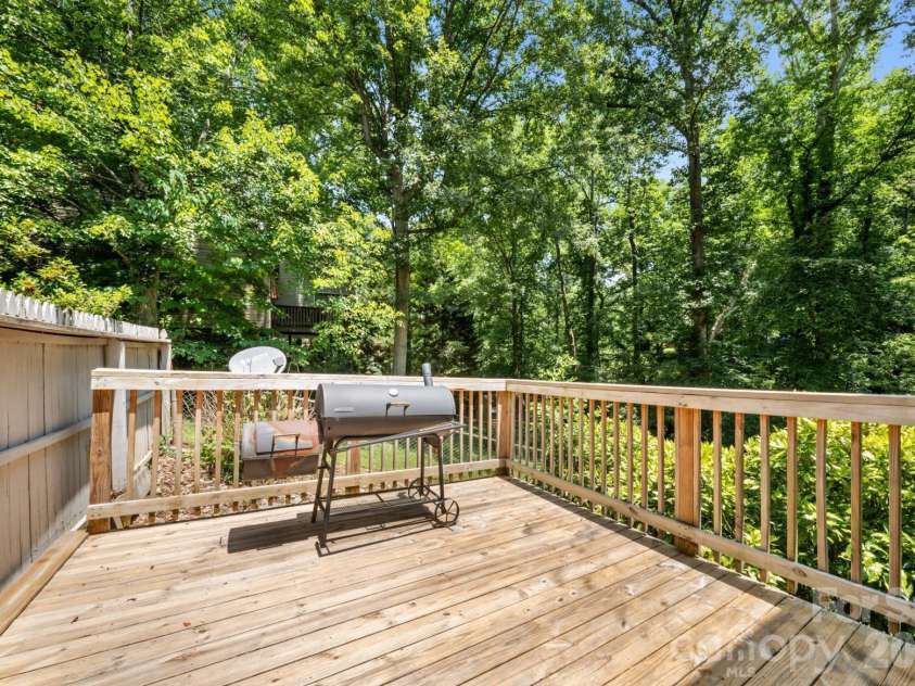 112 Wedgewood Drive, Morganton, NC 28655.  MLS# CAR4399919, YatesRealty ID 41860. 