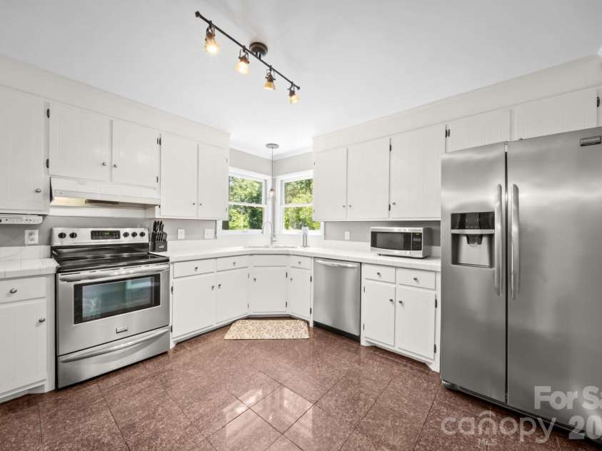 112 Wedgewood Drive, Morganton, NC 28655.  MLS# CAR4399919, YatesRealty ID 41860. 