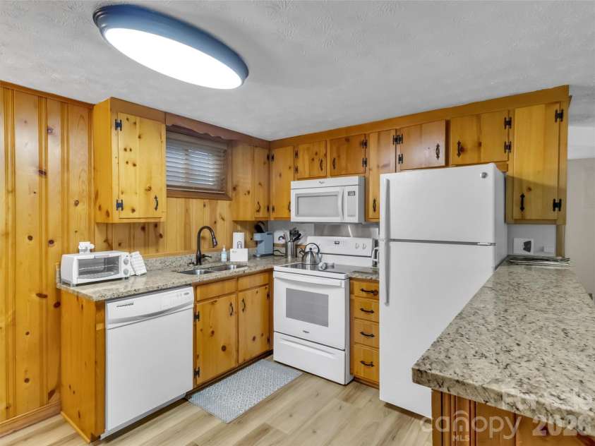 87 Glenview Road, Lake Junaluska, NC 28745.  MLS# CAR4411765, YatesRealty ID 41862. Lower updated Kitchen