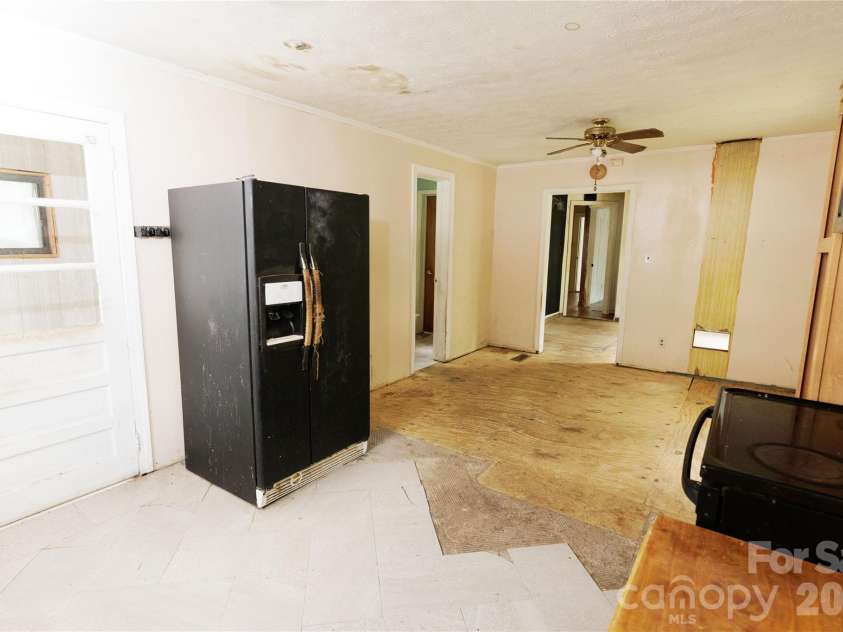 329 Finley Avenue, Lenoir, NC 28645.  MLS# CAR4409548, YatesRealty ID 41864. Kitchen