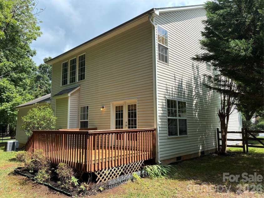 9309 Shrewsbury Drive, Waxhaw, NC 28173.  MLS# CAR4411991, YatesRealty ID 41866. Back Yard & Deck