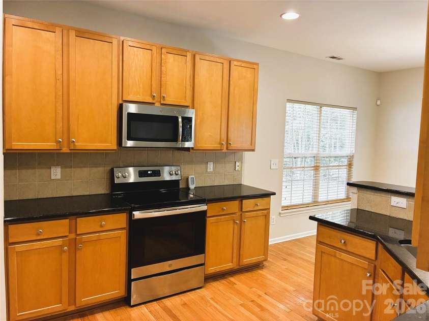 9309 Shrewsbury Drive, Waxhaw, NC 28173.  MLS# CAR4411991, YatesRealty ID 41866. Kitchen