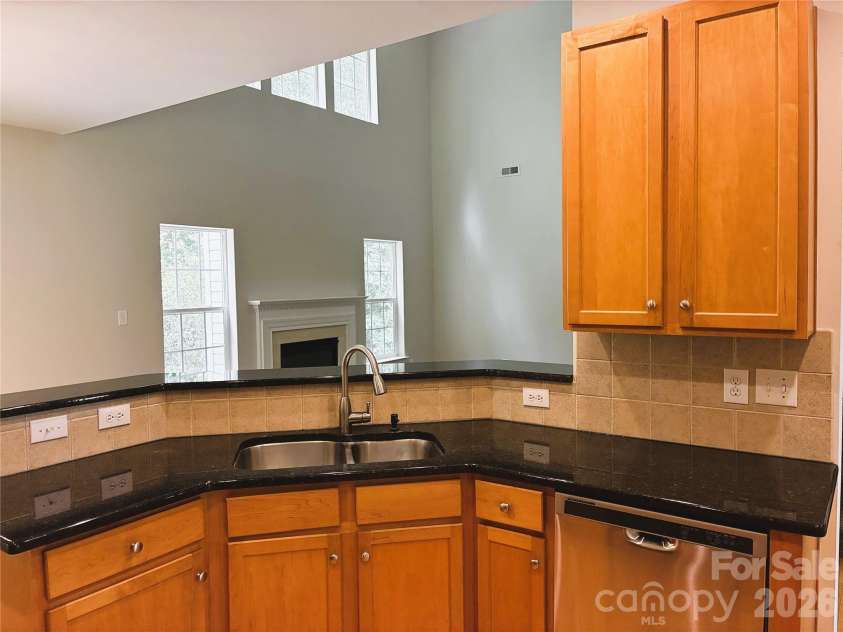9309 Shrewsbury Drive, Waxhaw, NC 28173.  MLS# CAR4411991, YatesRealty ID 41866. Kitchen