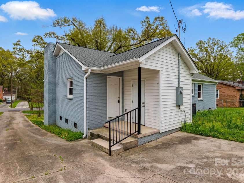 2416 Wendy Lane, Gastonia, NC 28052.  MLS# CAR4242822, YatesRealty ID 4187. 