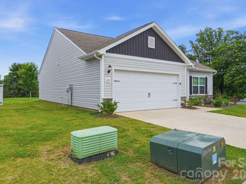 129 Lightning Drive, Shelby, NC 28152.  MLS# CAR4402619, YatesRealty ID 41870. 