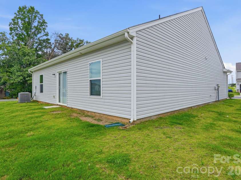 129 Lightning Drive, Shelby, NC 28152.  MLS# CAR4402619, YatesRealty ID 41870. 