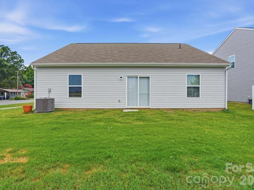 129 Lightning Drive, Shelby, NC 28152.  MLS# CAR4402619, YatesRealty ID 41870. 