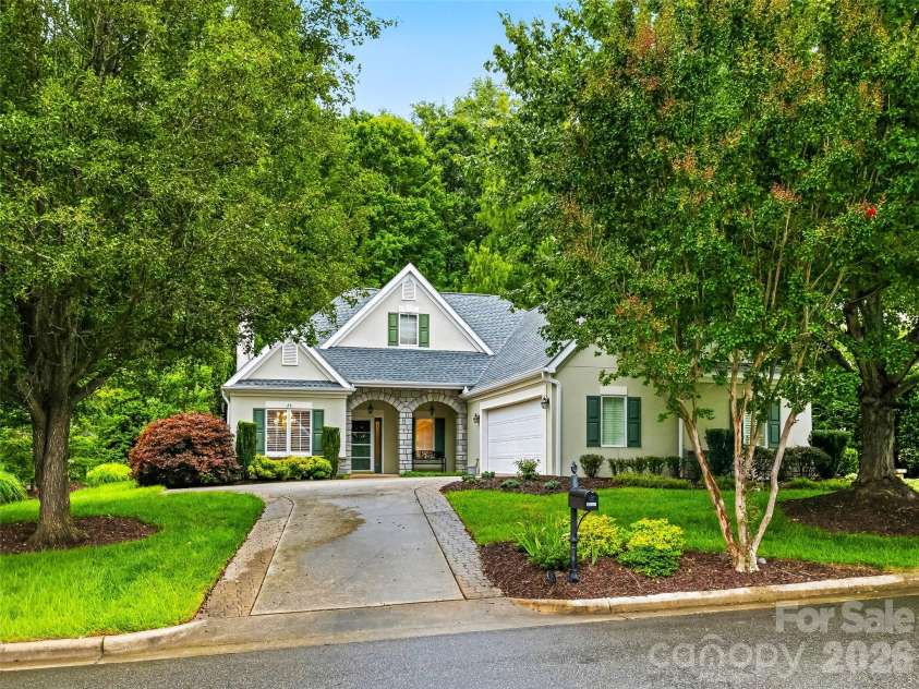 25 Clovelly Way, Asheville, NC 28803.  MLS# CAR4408337, YatesRealty ID 41871. 
