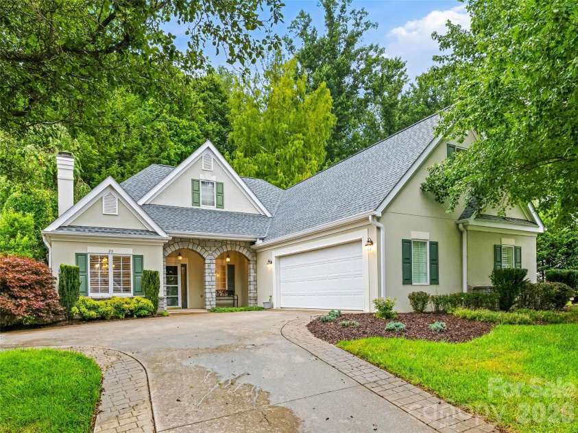 25 Clovelly Way, Asheville, NC 28803.  MLS# CAR4408337, YatesRealty ID 41871. 