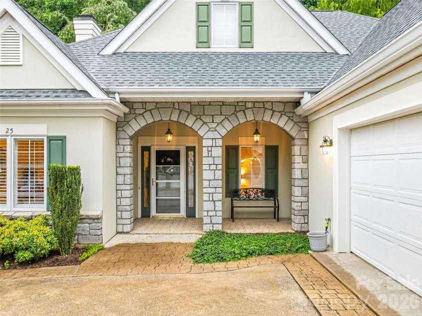 25 Clovelly Way, Asheville, NC 28803.  MLS# CAR4408337, YatesRealty ID 41871. 