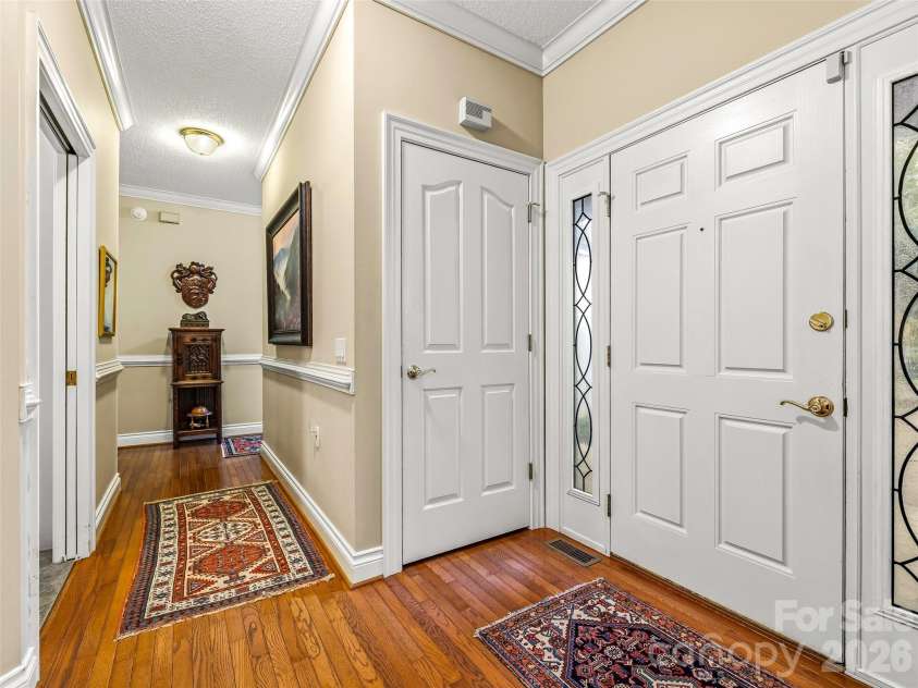 25 Clovelly Way, Asheville, NC 28803.  MLS# CAR4408337, YatesRealty ID 41871. 