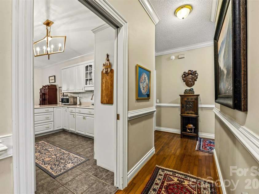 25 Clovelly Way, Asheville, NC 28803.  MLS# CAR4408337, YatesRealty ID 41871. 