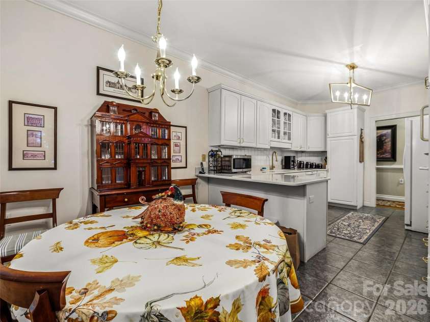 25 Clovelly Way, Asheville, NC 28803.  MLS# CAR4408337, YatesRealty ID 41871. 