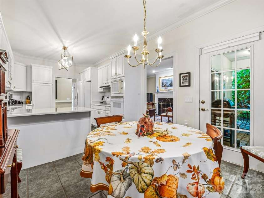 25 Clovelly Way, Asheville, NC 28803.  MLS# CAR4408337, YatesRealty ID 41871. 
