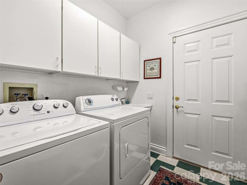 25 Clovelly Way, Asheville, NC 28803.  MLS# CAR4408337, YatesRealty ID 41871. 