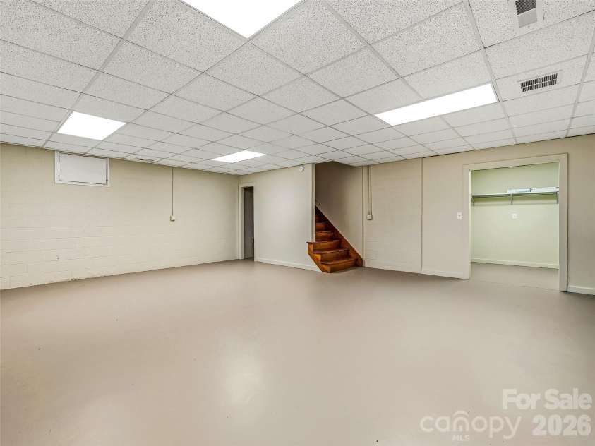 25 Clovelly Way, Asheville, NC 28803.  MLS# CAR4408337, YatesRealty ID 41871. 