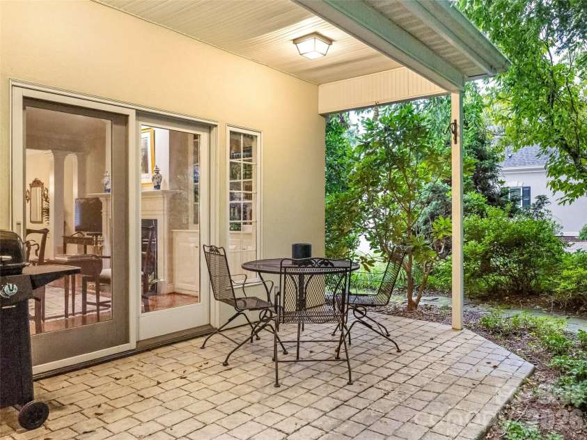 25 Clovelly Way, Asheville, NC 28803.  MLS# CAR4408337, YatesRealty ID 41871. 