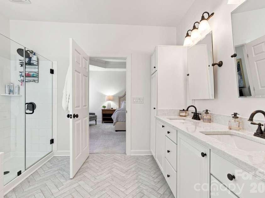 19000 Southport Drive, Cornelius, NC 28031.  MLS# CAR4410388, YatesRealty ID 41872. 
