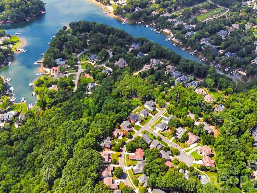 19000 Southport Drive, Cornelius, NC 28031.  MLS# CAR4410388, YatesRealty ID 41872. 
