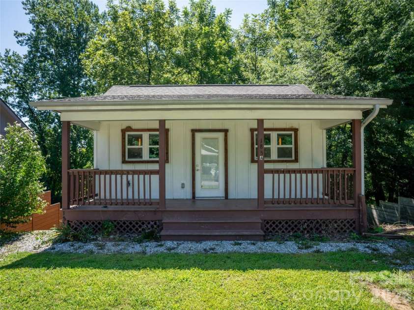 185 Duckworth Avenue, Brevard, NC 28712.  MLS# CAR4411616, YatesRealty ID 41874. 