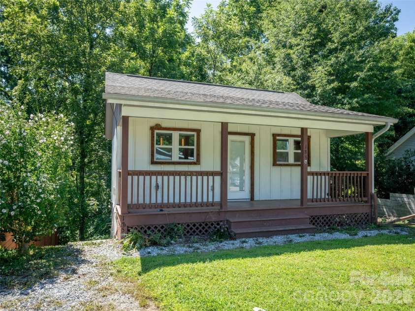 185 Duckworth Avenue, Brevard, NC 28712.  MLS# CAR4411616, YatesRealty ID 41874. 