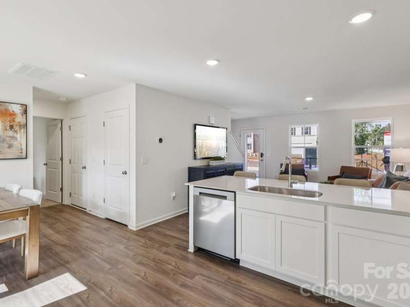 492 Sundown Drive, Spartanburg, SC 29302.  MLS# CAR4397117, YatesRealty ID 41877. 