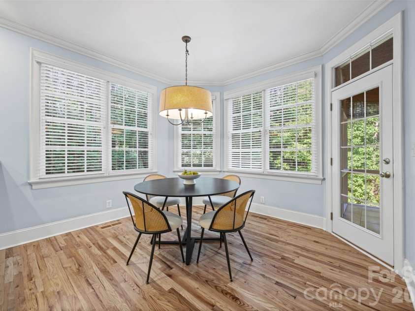 2455 Talbot Court, Sherrills Ford, NC 28673.  MLS# CAR4408385, YatesRealty ID 41880. Eat in Kitchen