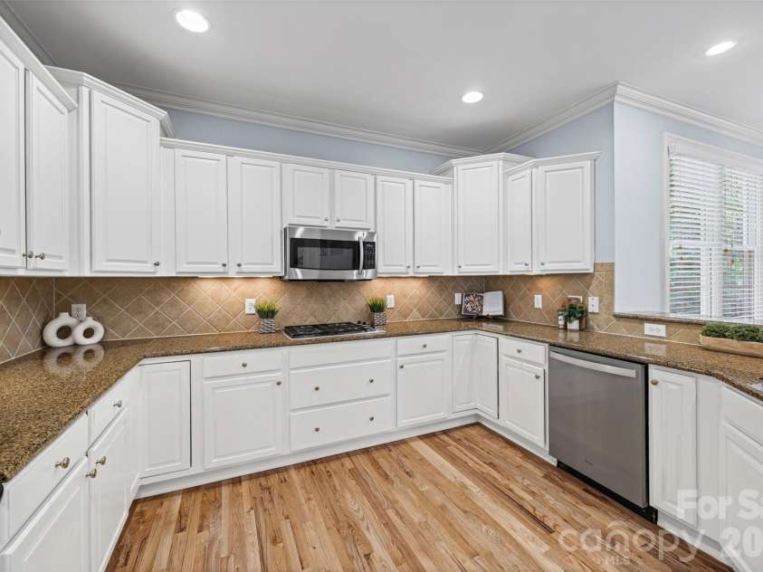 2455 Talbot Court, Sherrills Ford, NC 28673.  MLS# CAR4408385, YatesRealty ID 41880. Kitchen