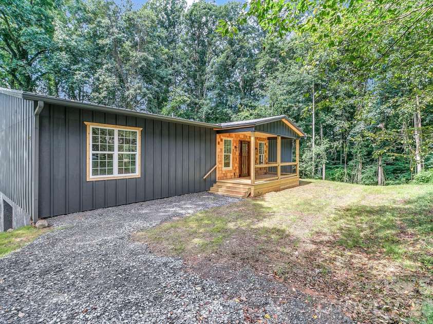 19 Green Valley Road, Asheville, NC 28806.  MLS# CAR4411506, YatesRealty ID 41881. 