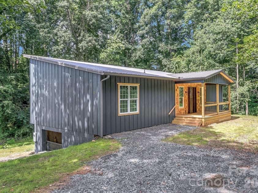 19 Green Valley Road, Asheville, NC 28806.  MLS# CAR4411506, YatesRealty ID 41881. 