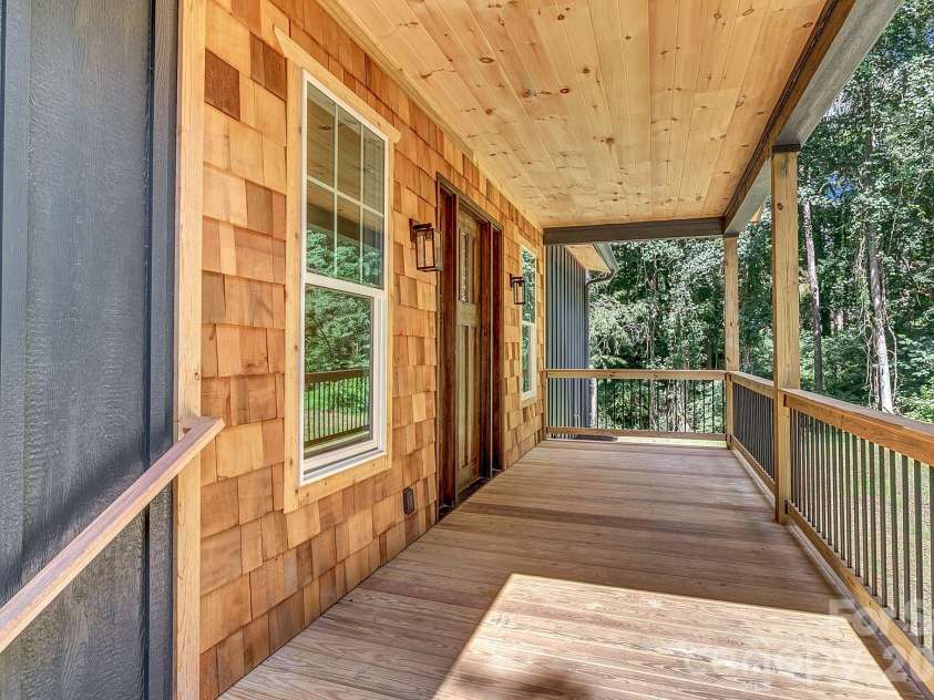 19 Green Valley Road, Asheville, NC 28806.  MLS# CAR4411506, YatesRealty ID 41881. 