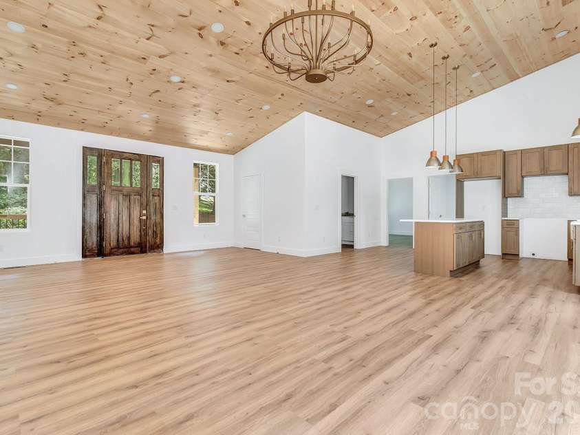 19 Green Valley Road, Asheville, NC 28806.  MLS# CAR4411506, YatesRealty ID 41881. 