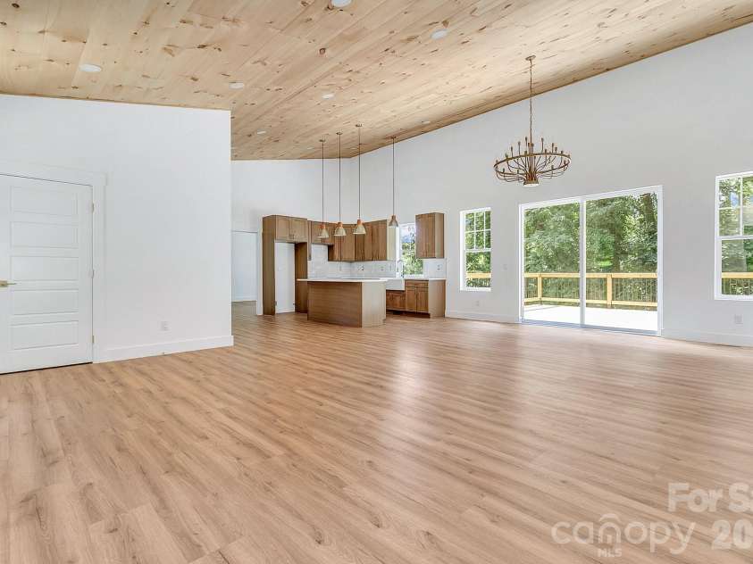 19 Green Valley Road, Asheville, NC 28806.  MLS# CAR4411506, YatesRealty ID 41881. 