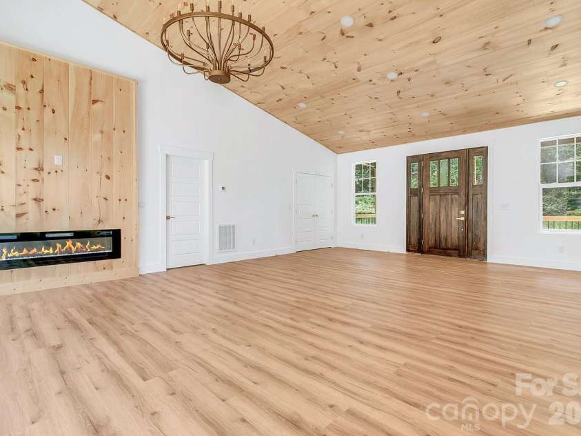 19 Green Valley Road, Asheville, NC 28806.  MLS# CAR4411506, YatesRealty ID 41881. 