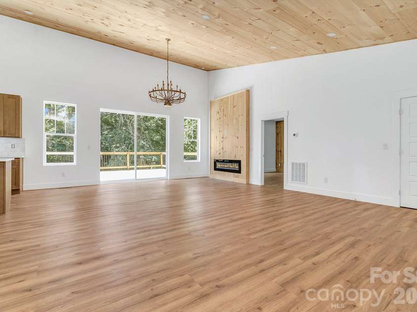 19 Green Valley Road, Asheville, NC 28806.  MLS# CAR4411506, YatesRealty ID 41881. 