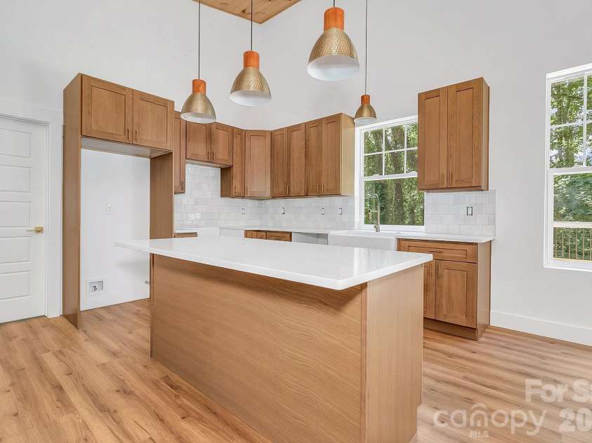 19 Green Valley Road, Asheville, NC 28806.  MLS# CAR4411506, YatesRealty ID 41881. 
