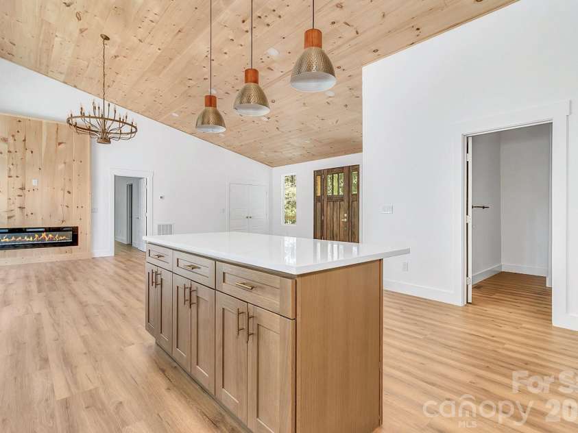 19 Green Valley Road, Asheville, NC 28806.  MLS# CAR4411506, YatesRealty ID 41881. 