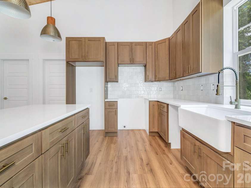 19 Green Valley Road, Asheville, NC 28806.  MLS# CAR4411506, YatesRealty ID 41881. 