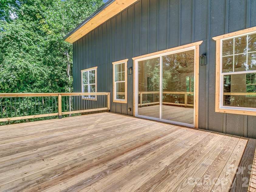 19 Green Valley Road, Asheville, NC 28806.  MLS# CAR4411506, YatesRealty ID 41881. 