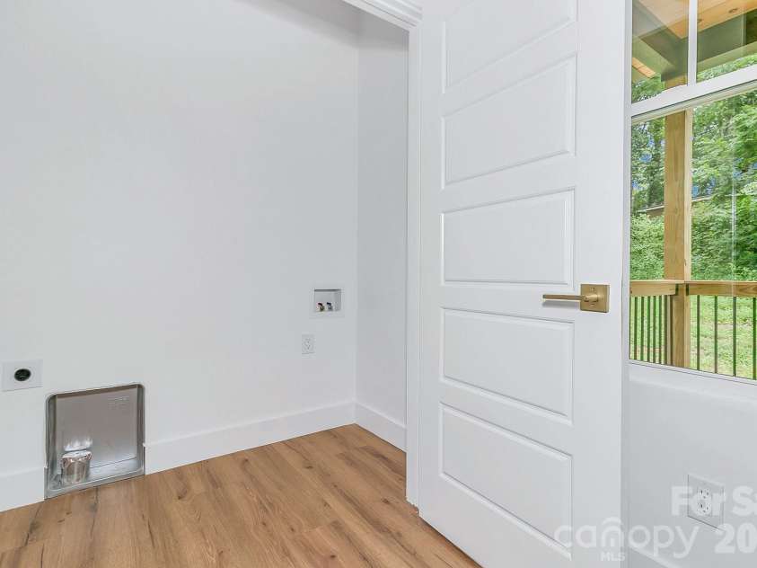 19 Green Valley Road, Asheville, NC 28806.  MLS# CAR4411506, YatesRealty ID 41881. 
