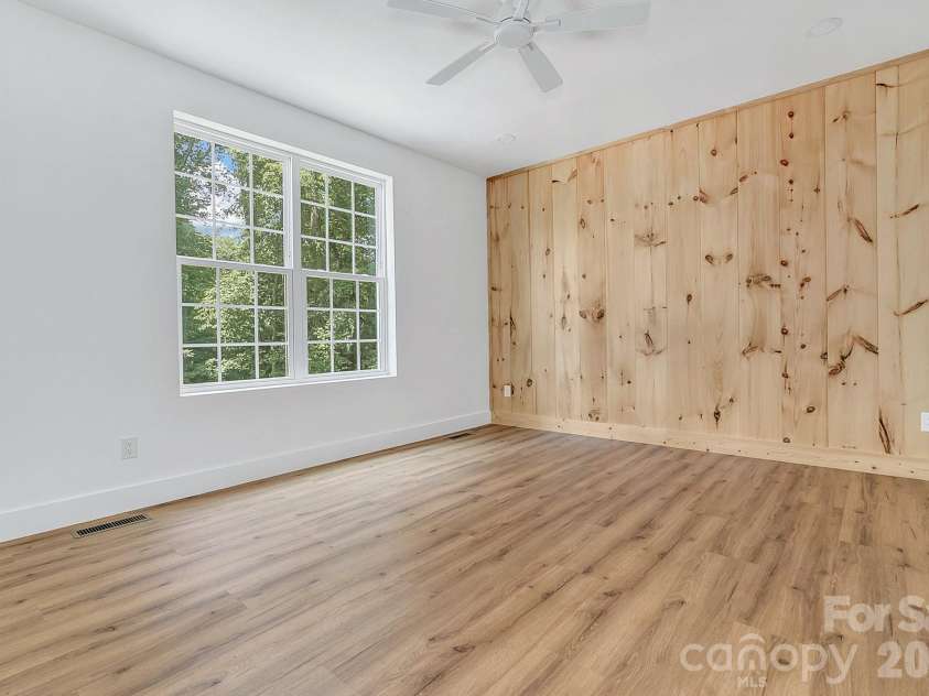 19 Green Valley Road, Asheville, NC 28806.  MLS# CAR4411506, YatesRealty ID 41881. 