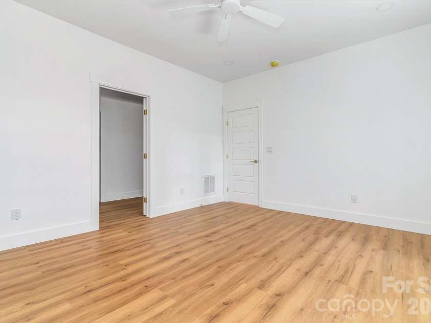 19 Green Valley Road, Asheville, NC 28806.  MLS# CAR4411506, YatesRealty ID 41881. 