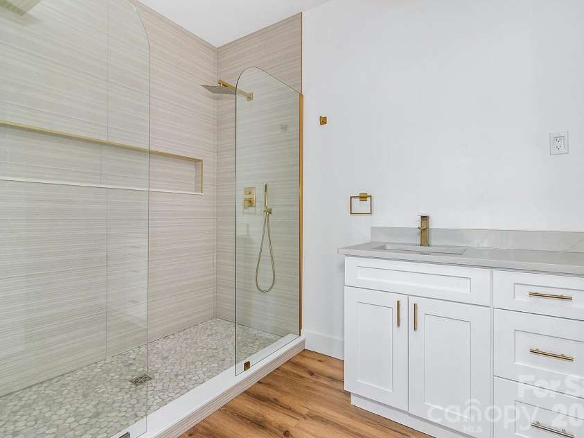19 Green Valley Road, Asheville, NC 28806.  MLS# CAR4411506, YatesRealty ID 41881. 