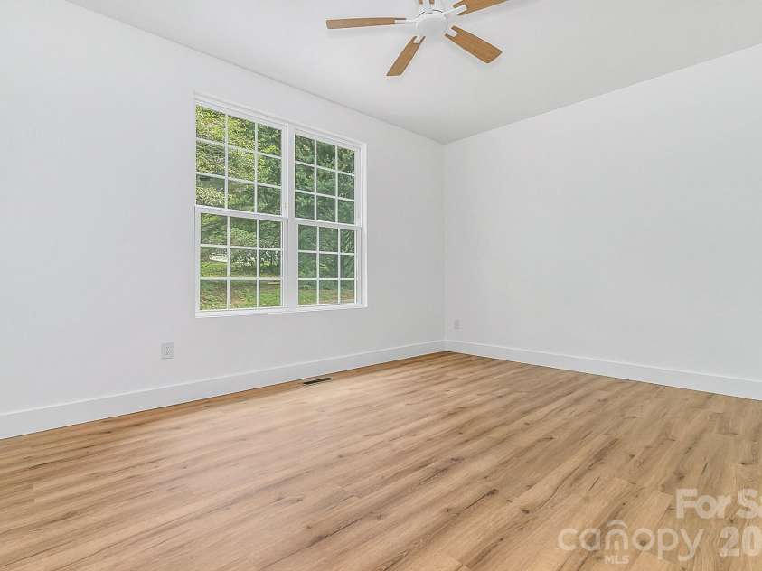 19 Green Valley Road, Asheville, NC 28806.  MLS# CAR4411506, YatesRealty ID 41881. 