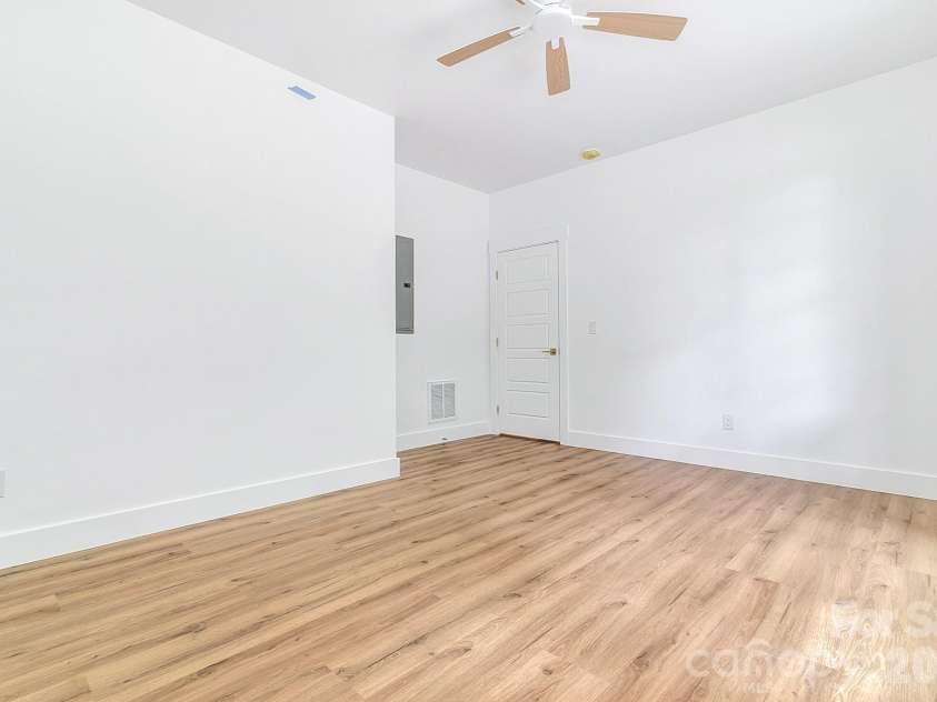 19 Green Valley Road, Asheville, NC 28806.  MLS# CAR4411506, YatesRealty ID 41881. 