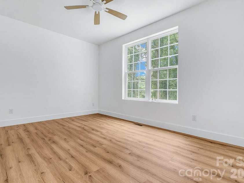 19 Green Valley Road, Asheville, NC 28806.  MLS# CAR4411506, YatesRealty ID 41881. 